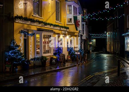 Tenby, Galles, Regno Unito. 9 Dic 2020. Una vista del Harbwr, Tenby. Lewis Mitchell. Foto Stock