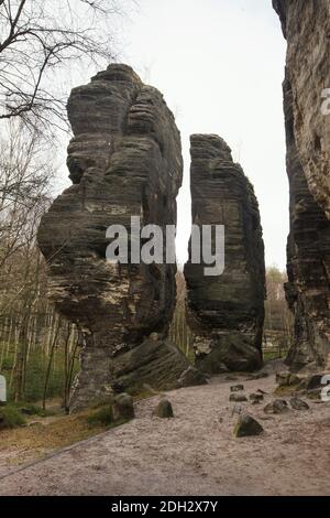 Grandi rocce di Tisa (Velké Tiské stěny) nella Svizzera boema (České Švýcarsko) nella Boemia settentrionale, Repubblica Ceca. Foto Stock