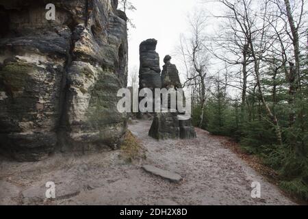 Grandi rocce di Tisa (Velké Tiské stěny) nella Svizzera boema (České Švýcarsko) nella Boemia settentrionale, Repubblica Ceca. Foto Stock