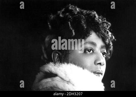 MAMIE SMITH (1891-1946) cantante, ballerino, pianista e attrice cinematografica americano del Blues circa 1921 Foto Stock