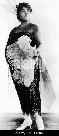 MAMIE SMITH (1891-1946) cantante, ballerino, pianista e attrice cinematografica americano del Blues circa 1921 Foto Stock