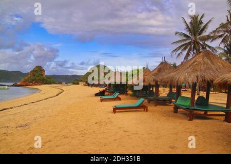 La bella spiaggia di Mandalika nel sud di Lombok in Indonesia, Asia Foto Stock