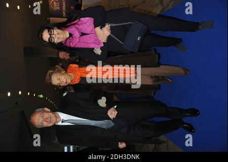 File photo - l'Oreal CEO Jean-Paul Agon, Liliane Bettencourt e sua figlia Francoise Bettencourt-Meyers sono stati fotografati durante una cerimonia del 2011 l'Oréal-UNESCO per i premi Donne in Scienza presso la sede dell'UNESCO a Parigi, Francia, il 3 marzo 2011. Cinque eccezionali donne scientifiche, una per ogni continente, riceveranno il premio l’Oreal-Unesco per le donne nella scienza 2011. Liliane Bettencourt è morto all'età di 94 anni è stato annunciato il 21 settembre 2017. Bettencourt è stata la persona più ricca in Francia e la terza donna più ricca del mondo con un valore netto di 40 miliardi di dollari. Era l'unica erede di l'Orea Foto Stock