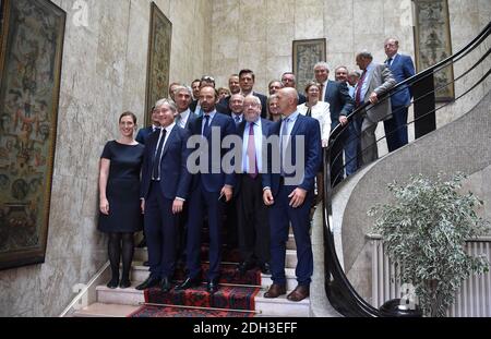 Il primo ministro francese Edouard Philippe si presenta con il sindaco di Nancy Laurent Henart, presidente della Comunità urbana del Grand Nancy Andre Rossinot, il ministro degli interni francese Gerard Collomb e funzionari durante un seminario governativo a Nancy, Francia, il 1 luglio 2017. Foto di Christian Liegi/ABACAPRESS.COM Foto Stock