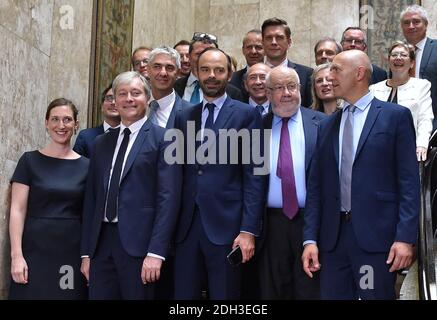 Il primo ministro francese Edouard Philippe si presenta con il sindaco di Nancy Laurent Henart, presidente della Comunità urbana del Grand Nancy Andre Rossinot, il ministro degli interni francese Gerard Collomb e funzionari durante un seminario governativo a Nancy, Francia, il 1 luglio 2017. Foto di Christian Liegi/ABACAPRESS.COM Foto Stock