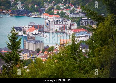 Bergen, Norvegia vista con case colorate Foto Stock