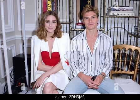 Olivia Palermo e Oliver Cheshire partecipano alla fiera Schiaparelli 2017/18 Autunno Inverno Haute Couture a Parigi, Francia, il 03 luglio 2017. Foto di Aurore Marechal/ABACAPRESS.COM Foto Stock