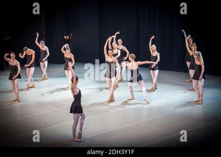 8 MARZO 2009, ANVERSA, BELGIO: Ballerini della scuola di balletto di Losanna Rudra Bejart Foto Stock
