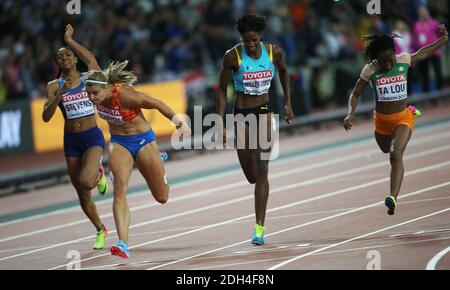 A sinistra, Dafne Schipper dei Paesi Bassi vince la finale di 200 m, cento davanti a Marie-Josee Talou della Costa d'Avorio. A destra durante il giorno 8 dei Campionati Mondiali IAAF 2017 allo Stadio di Londra, Regno Unito, sabato 11 agosto 2017. Foto di Giuliano Bevilacqua/ABACAPRESS.COM Foto Stock