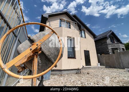 Cantiere di fronte ad una casa di campagna privata Foto Stock