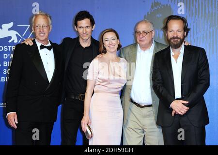 Eric Olson, Christian Camargo, Molly Parker, Errol Morris e Peter Sarsgaard hanno partecipato alla prima edizione di Wormwood durante il 74a Festival Internazionale del Cinema di Venezia (Mostra di Venezia) al Lido di Venezia il 06 settembre 2017. Foto di Aurore Marechal/ABACAPRESS.COM Foto Stock