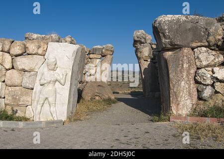 La porta del Re (Kral Kapi) di dio guerriero nel sito archeologico di Hattusha, Turchia Foto Stock