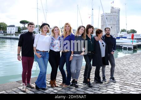 Alexandre Brasseur, Ingrid Chauvin, Samy Gharbi, Charlotte Valandrey, Anne Caillon, Clement Remiens, Juliette Tresanini, Lorie pester et Maud Baecker assistent a un photocall pour le film Demain nous Apparient Lors du 4eme Jour du 19e Festival de la Fiction TV Francophone de la Rochelle, la Rochelle Francia le 16 Settembre 2017. Foto di Aurore Marechal/ABACAPRESS.COM Foto Stock