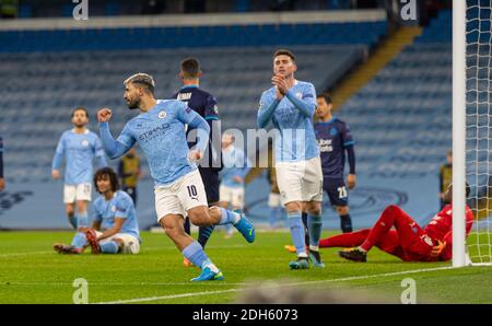 Manchester, Regno Unito. 10 dicembre 2020. Sergio Aguero (fronte) di Manchester City festeggia dopo aver segnato il secondo gol durante la partita della UEFA Champions League tra il Manchester City FC e l'Olympique de Marseille FC allo stadio Etihad di Manchester, in Gran Bretagna, il 9 dicembre 2020. Credit: Xinhua/Alamy Live News Foto Stock