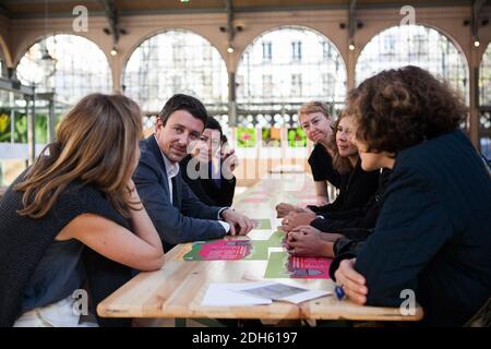 La segreteria di stato dell'economia Benjamin Griveaux sta visitando il mercato di Carré du Temple durante i Journees de la Gastronomie a Parigi, Francia il 24 settembre 2017. Foto di Pierre Gautheron / ABACAPRESS.COM Foto Stock