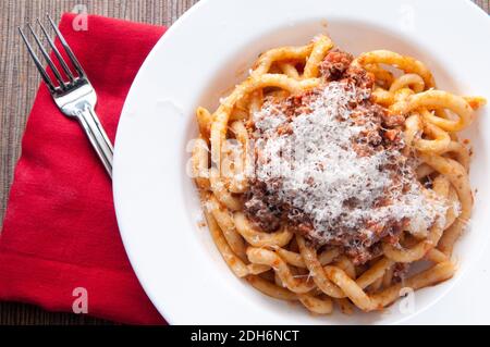 pici con ragù di agnello e parmigiano Foto Stock