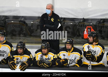 Omaha, NE, Stati Uniti. 9 dicembre 2020. Il 9 dicembre 2020 durante una partita di hockey maschile della NCAA D1 tra i Nebraska-Omaha Mavericks e i Colorado College Tigers presso l'arena Baxter di Omaha, NE, sede del NCHC ''Pod'' dove i primi 38 . Credit: CAL Sport Media/Alamy Live News Foto Stock