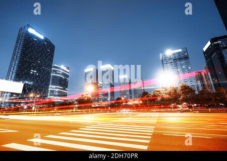 Vista notturna del quartiere finanziario di Guiyang, Guizhou, Cina. Foto Stock