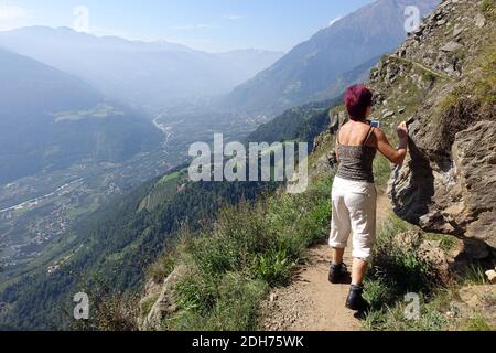 Il sentiero roccioso Vellau, spettacolare sentiero escursionistico per chi ha la testa per le altezze Foto Stock