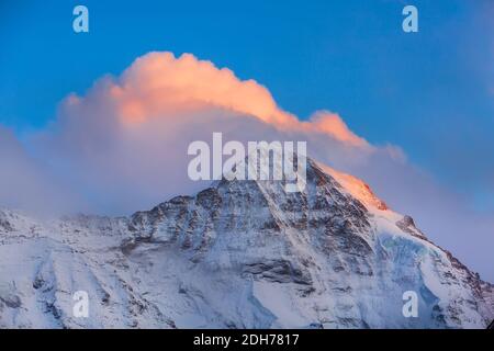 Vista panoramica dell'alba delle Alpi svizzere, Svizzera Foto Stock