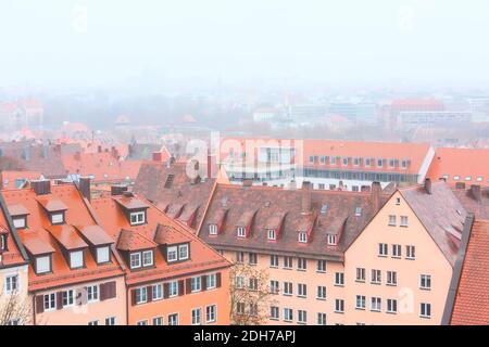 Vista aerea di Norimberga, Franconia durante il tempo foggy in Baviera Foto Stock