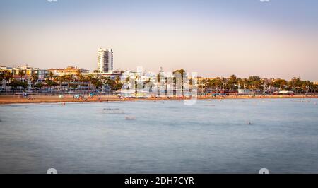 Cambrils è una città costiera nei pressi di Salou, in provincia di Tarragona, Catalogna. Foto Stock