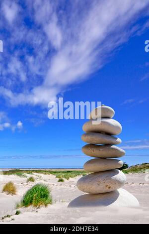 Kieselsteinturm am Strand, Insel Borkum, Ostfriesische Inseln, Foto Stock