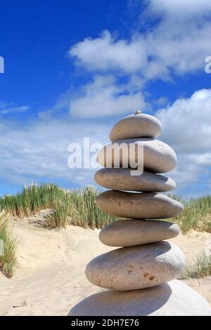 Kieselsteinturm am Strand, Insel Borkum, Ostfriesische Inseln, Foto Stock