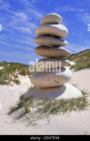 Kieselsteinturm am Strand, Insel Borkum, Ostfriesische Inseln, Foto Stock