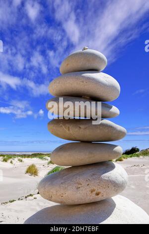 Kieselsteinturm am Strand, Insel Borkum, Ostfriesische Inseln, Foto Stock