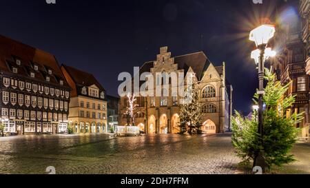 Il municipio di Hildesheim è decorato per Natale Foto Stock