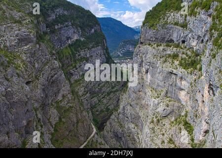 Vista sulla valle del Vajont nelle dolomiti Italia Foto Stock