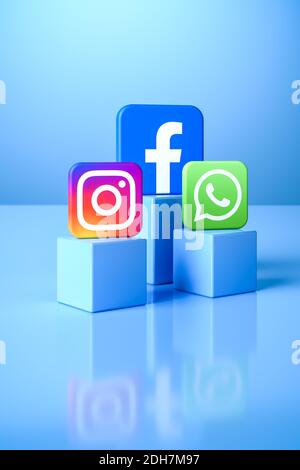 Loghi delle società di social media Facebook, Instagram e Whatsapp. Instagram e Whatsapp appartengono al gruppo Facebook, ecco perché Facebook è bei Foto Stock