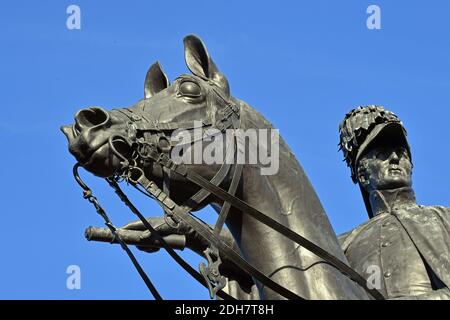 Foto per una caratteristica su Wellesley Woodland, Aldershot - Autunno weekend passeggiate. La statua di Wellington. Foto Stock