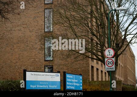 Una vista generale del Royal Shrewsbury Hospital, Shropshire. Una revisione indipendente dei decessi infantili a Shrewsbury e Telford Hospital NHS Trust (SaTH) ha identificato sette "azioni immediate ed essenziali" necessarie per migliorare l'assistenza alla maternità in Inghilterra e 27 azioni locali per l'apprendimento. Foto Stock