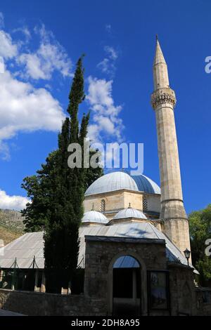 Moschea di Karadjoz Bey (Moschea di Karagoz Mehmed Beg), Mostar, Bosnia-Erzegovina Foto Stock