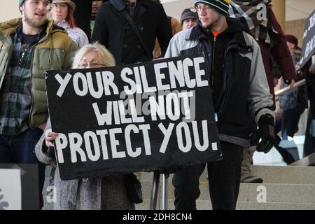 MENOMONIE, WISCONSIN, STATI UNITI - Feb 16, 2017: Studenti universitari della University of Wisconsin stout ospitare e partecipare a una Black Lives M Foto Stock