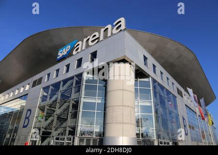 La SAP Arena di Mannheim (Germania), sede dell'Adler Mannheim e del Reno-Neckar Löwen, nonché sede di molti altri importanti eventi. Foto Stock