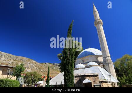 Moschea di Karadjoz Bey (Moschea di Karagoz Mehmed Beg), Mostar, Bosnia-Erzegovina Foto Stock