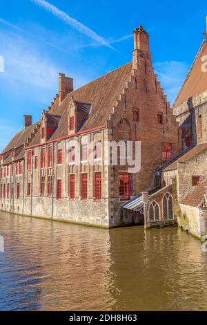 Bruges, Belgio, Ospedale di San Giovanni e canale Foto Stock