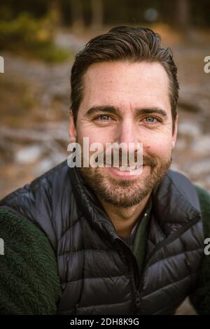 Ritratto di uomo felice Foto Stock