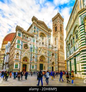 Battistero e Duomo, piazza a Firenze, Italia Foto Stock