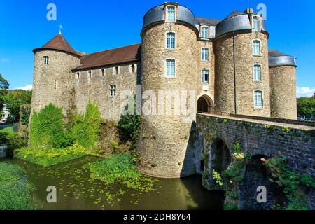 Ingresso fortificato al museo-castello di Boulogne-sur-Mer, castello di Chateau d'Aumont, ex fortezza medievale Foto Stock