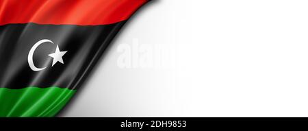 Bandiera libica isolata su bandiera bianca Foto Stock