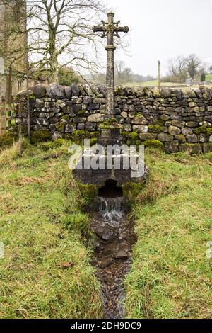 La 'tomba acquatica' St Michaels Kirkby Malham Foto Stock