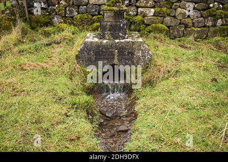 La 'tomba acquatica' St Michaels Kirkby Malham Foto Stock