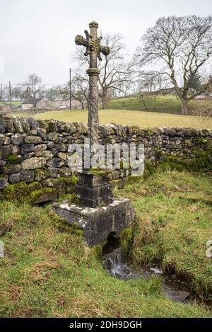 La 'tomba acquatica' St Michaels Kirkby Malham Foto Stock