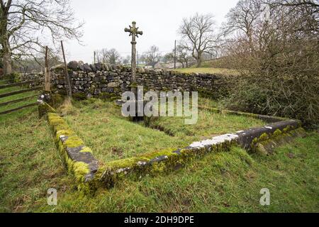 La 'tomba acquatica' St Michaels Kirkby Malham Foto Stock