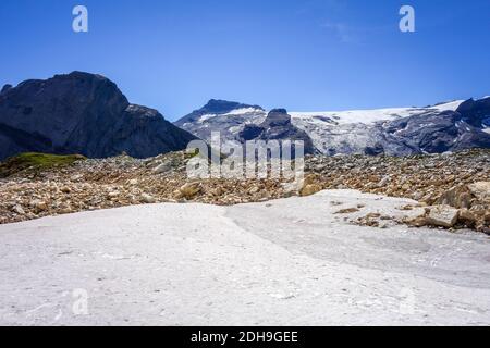 Ghiacciai alpini e paesaggi innevati nelle alpi francesi. Foto Stock