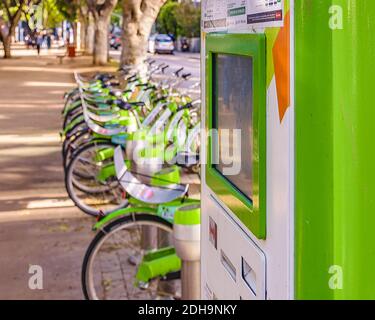 Parata delle biciclette pubbliche, Tel Aviv, Israele Foto Stock